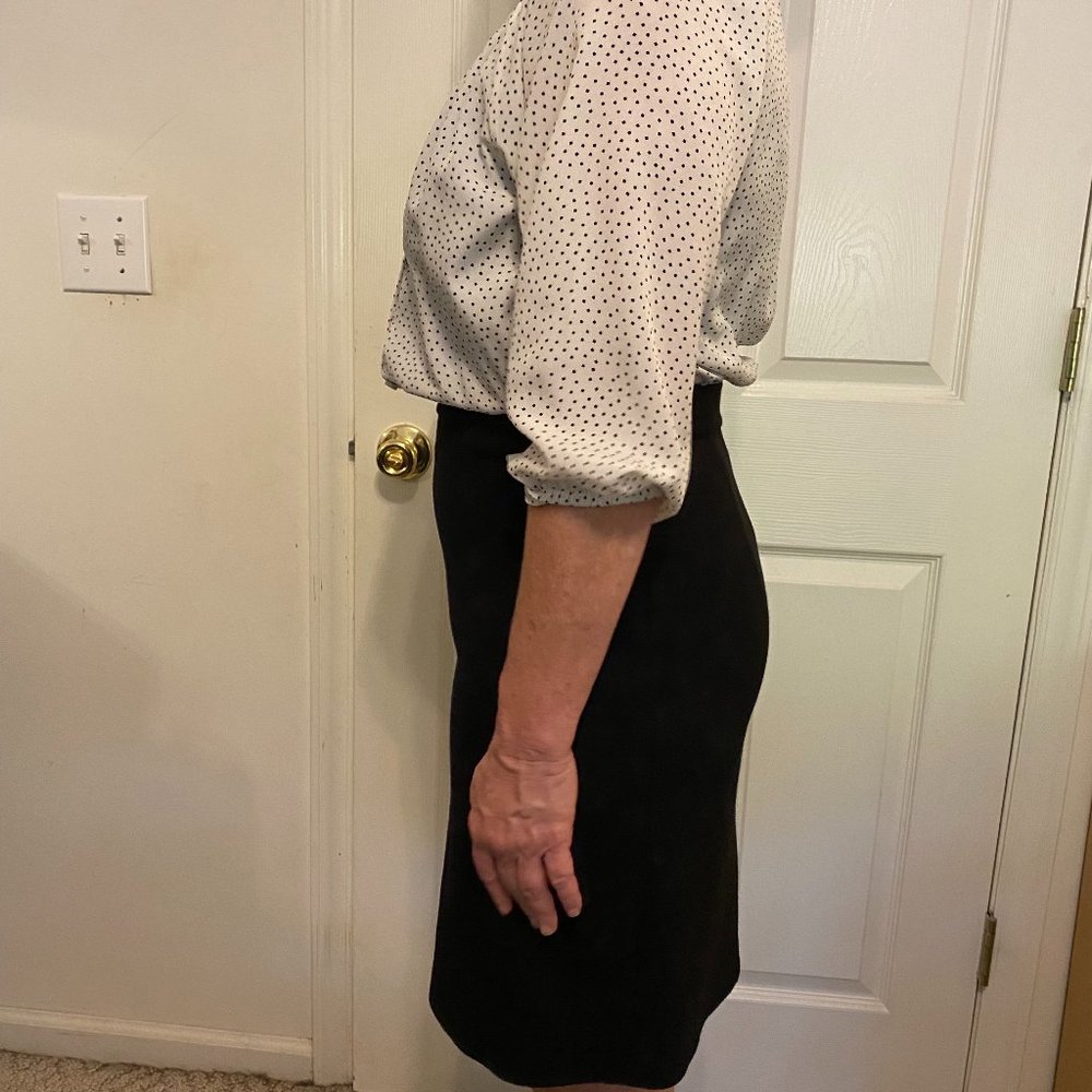 Loft, size 4, black and white